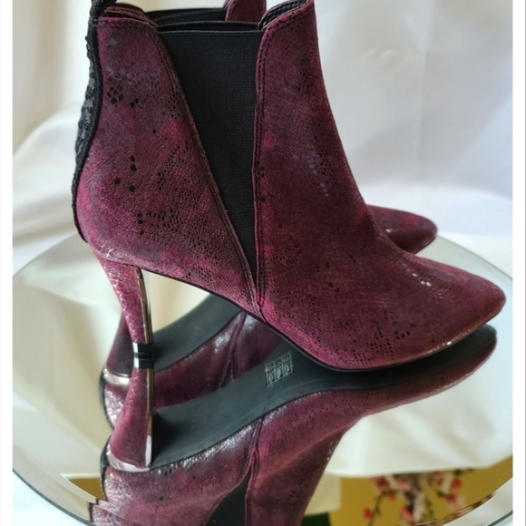 DKNY New Alani Booties Garnet Red Leather Slip On Snake Print Heel Size 7.5 - Picture 2 of 16